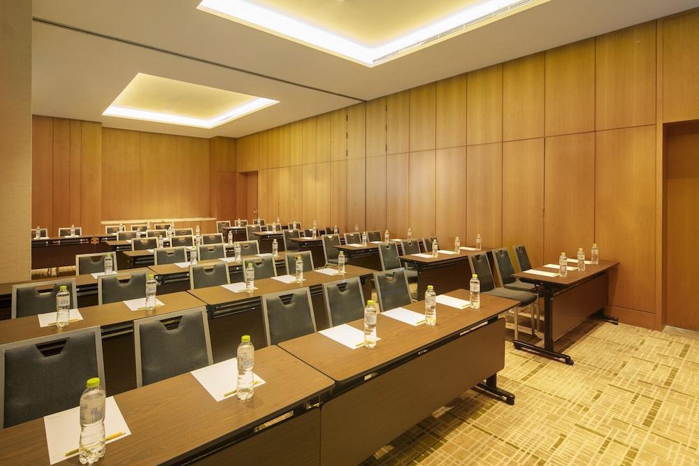 Hilton Garden Inn Нинбо Екстериор снимка