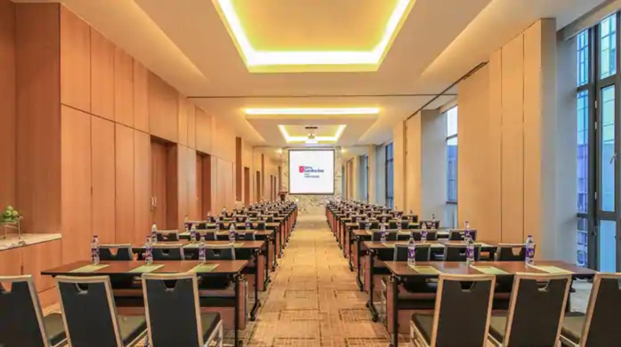 Hilton Garden Inn Нинбо Екстериор снимка