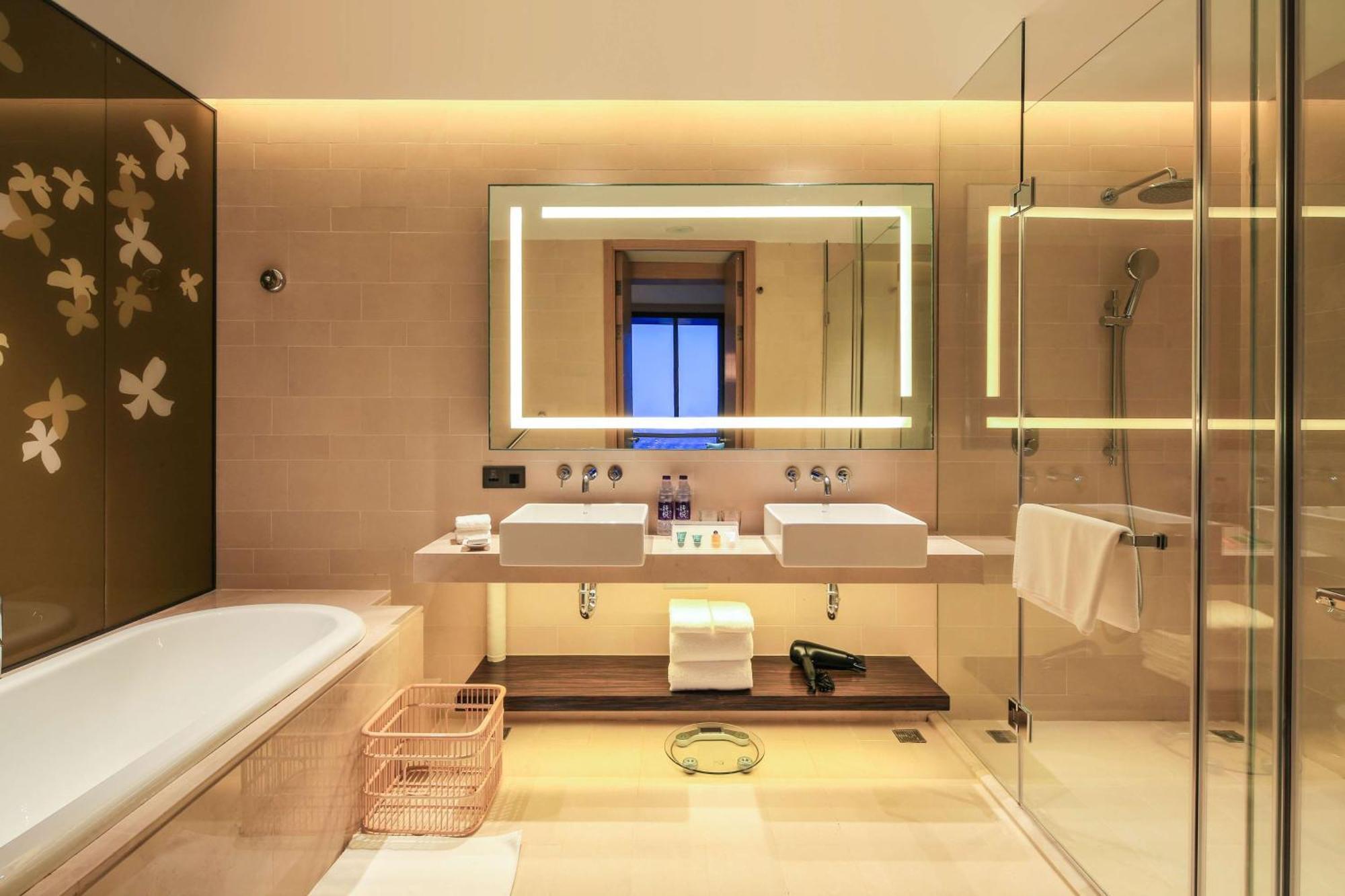 Hilton Garden Inn Нинбо Екстериор снимка